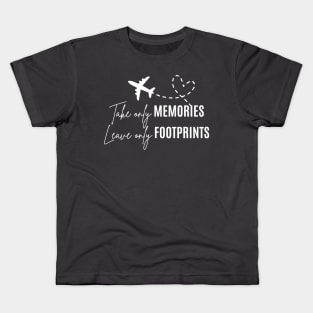 Take only memories, leave only footprints Kids T-Shirt